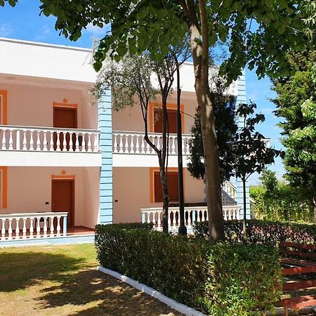 Vila Gridi- Apartamente Me Qera 斯比勒 外观 照片