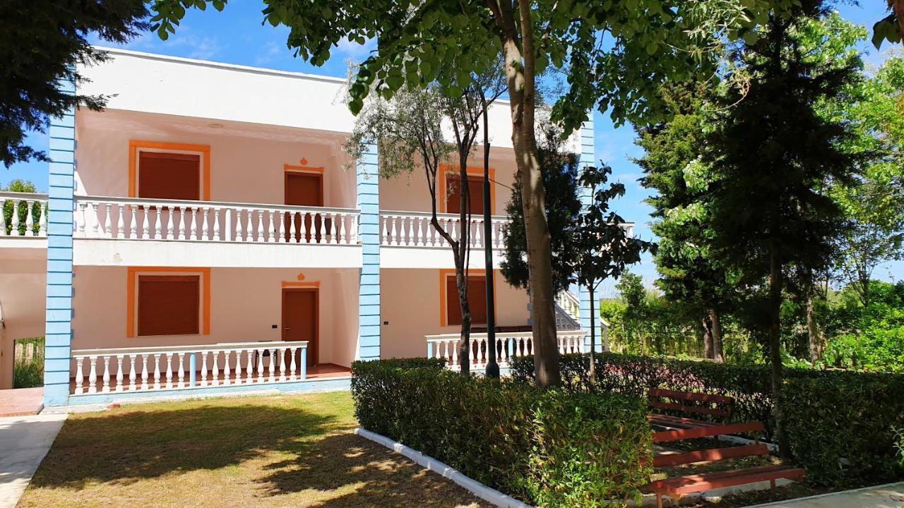 Vila Gridi- Apartamente Me Qera 斯比勒 外观 照片