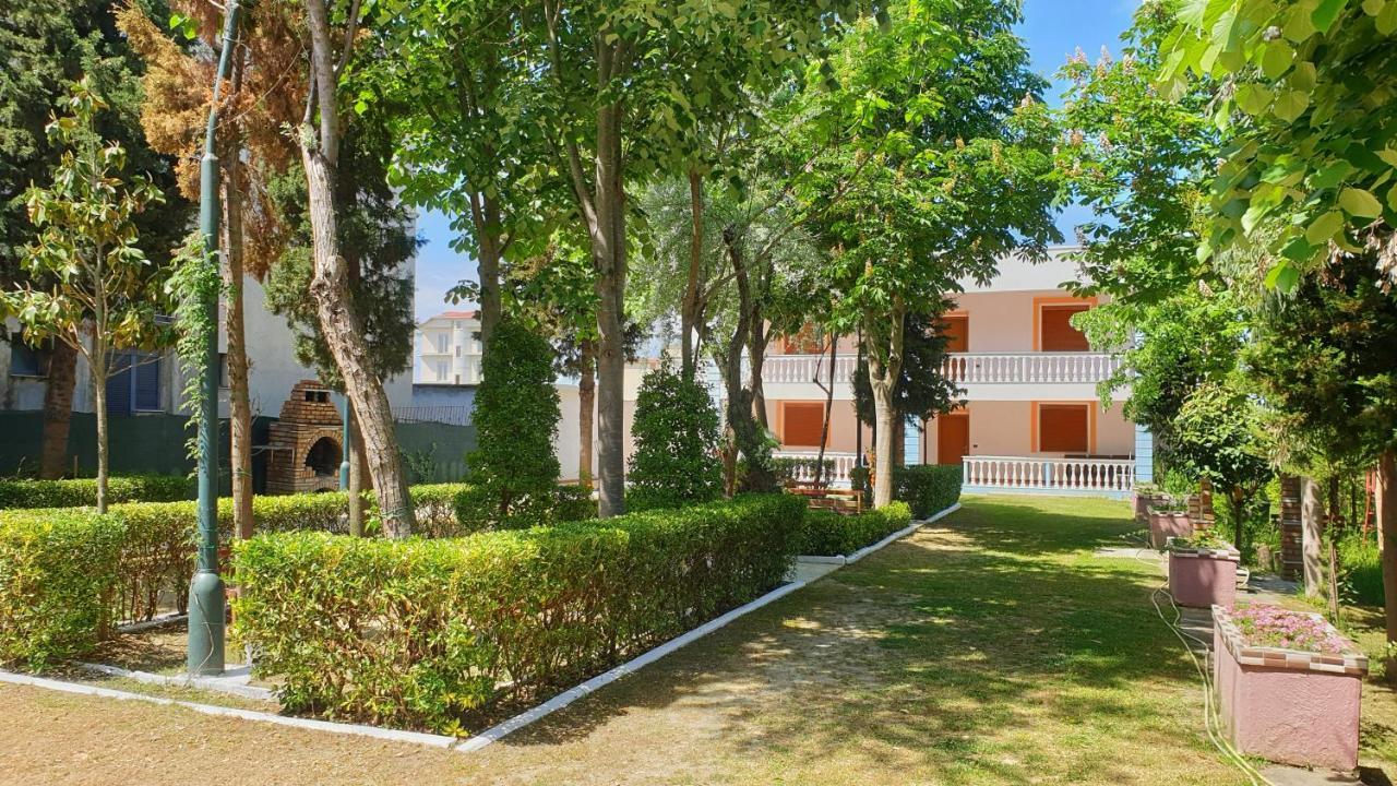 Vila Gridi- Apartamente Me Qera 斯比勒 外观 照片