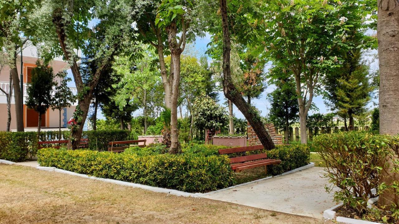 Vila Gridi- Apartamente Me Qera 斯比勒 外观 照片
