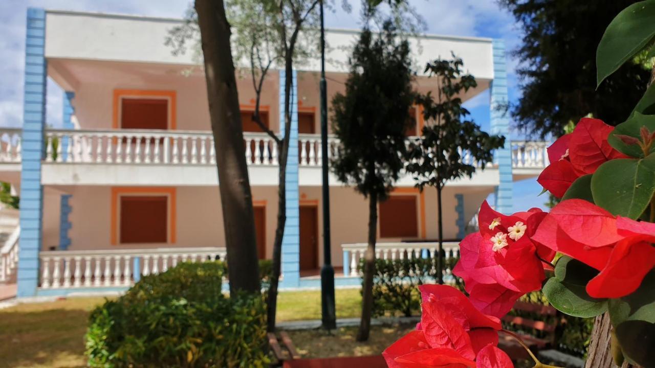 Vila Gridi- Apartamente Me Qera 斯比勒 外观 照片