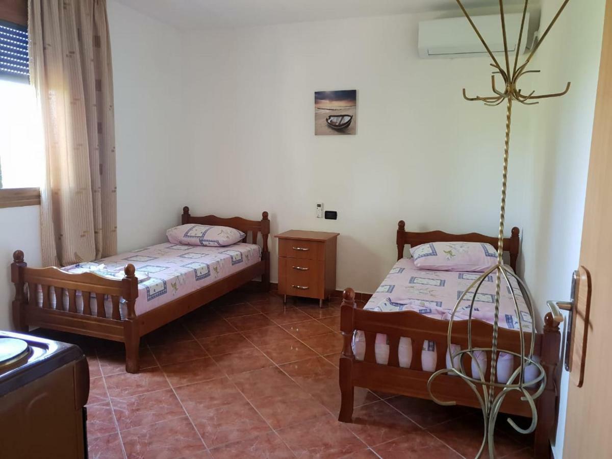 Vila Gridi- Apartamente Me Qera 斯比勒 外观 照片