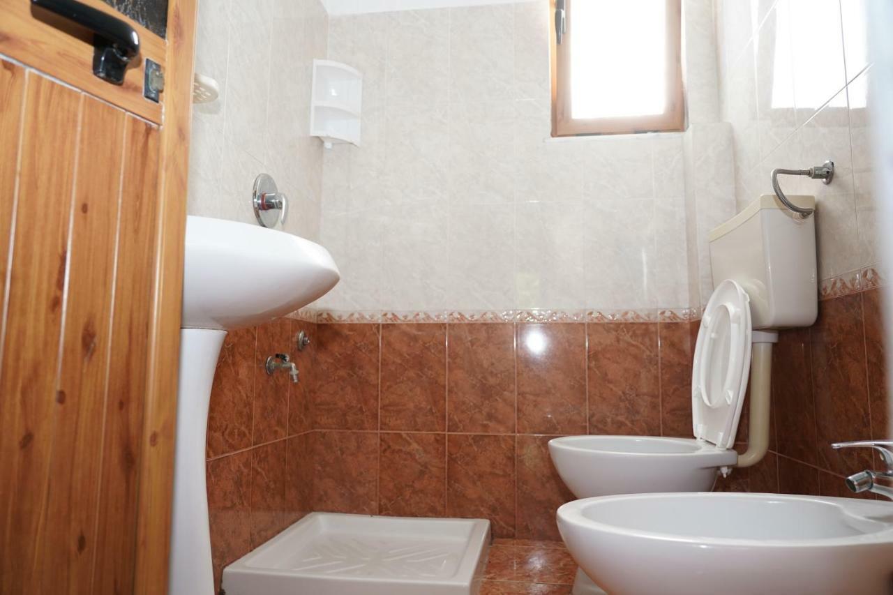 Vila Gridi- Apartamente Me Qera 斯比勒 外观 照片